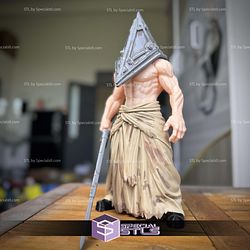 Super Basic STL Pyramid Head No Ams
